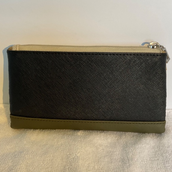 **Free with Purchase** Guess Wallet Vegan Leather Tricolour Green, Black and Tan - Picture 5 of 16